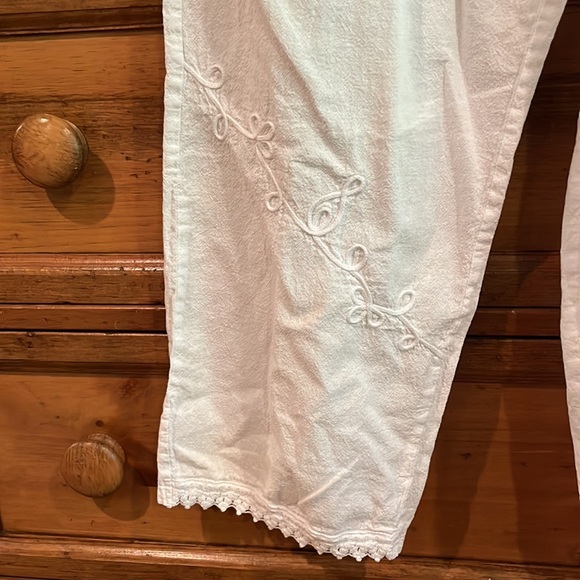 Adorable white linen pants - Picture 2 of 5